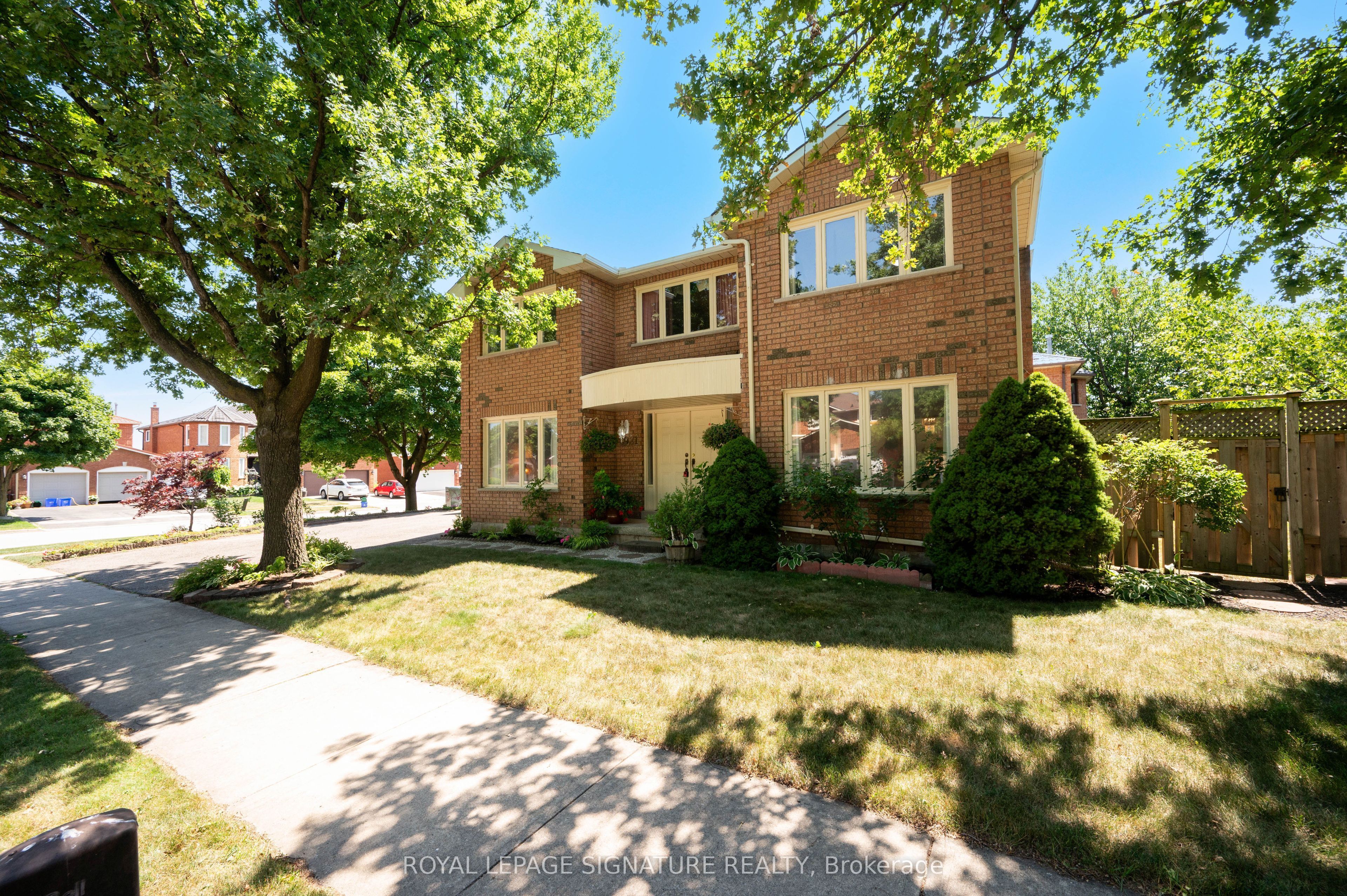 2921 Caradoc Lane