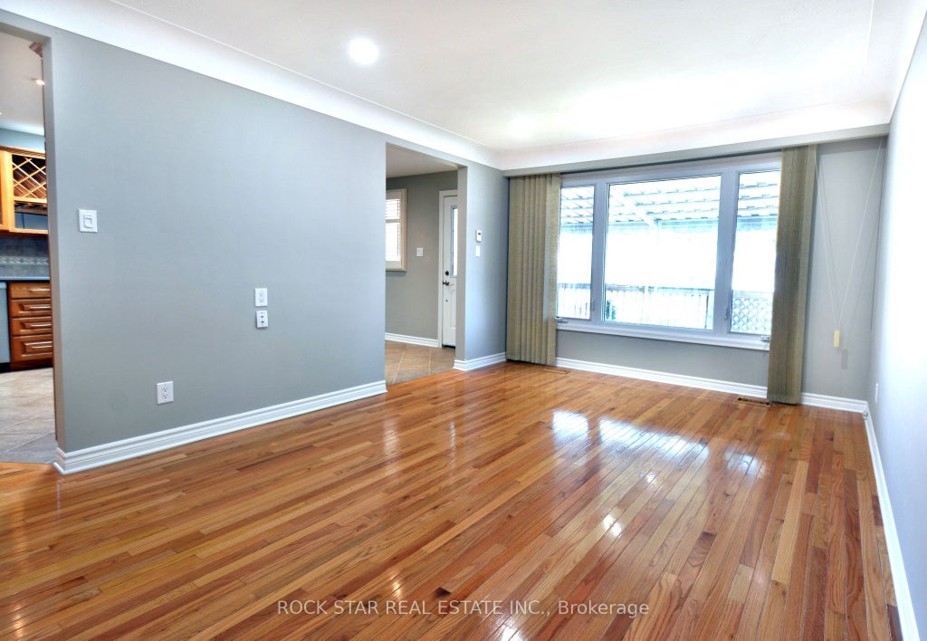 Photo of 867 UPPER SHERMAN Avenue, Hamilton, ON L8V 3N2 (MLS # X13794596)