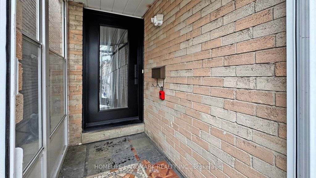 Photo of 121 Digby Crescent, Markham, ON L3R 7H4 (MLS # N12937880)