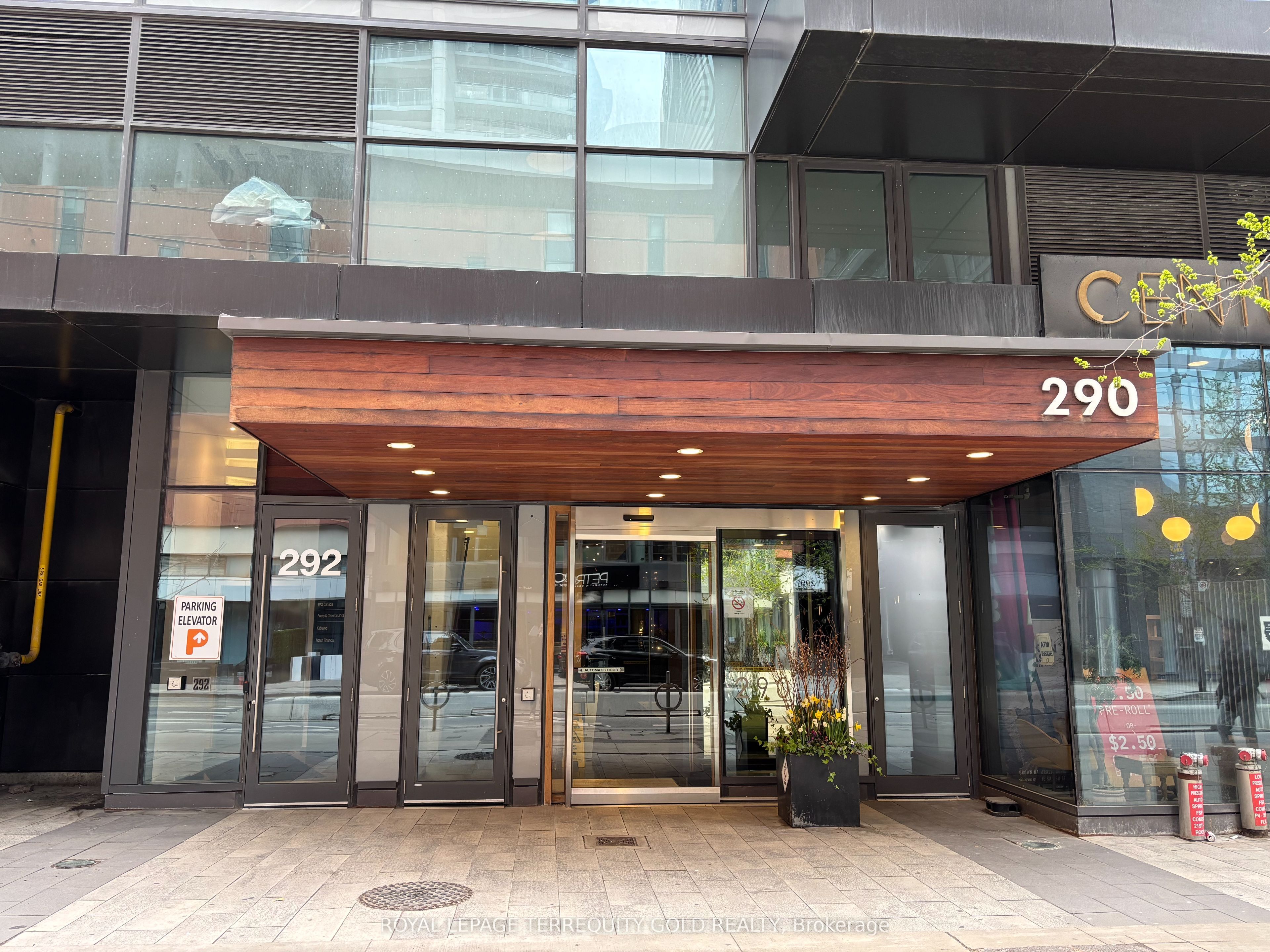 290 Adelaide Street W 1706