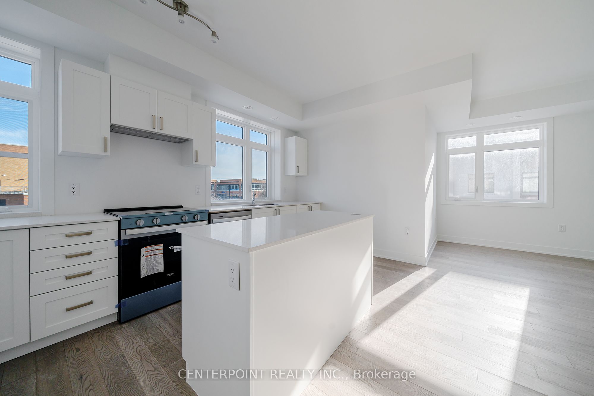 1060 Douglas Mccurdy Common 233