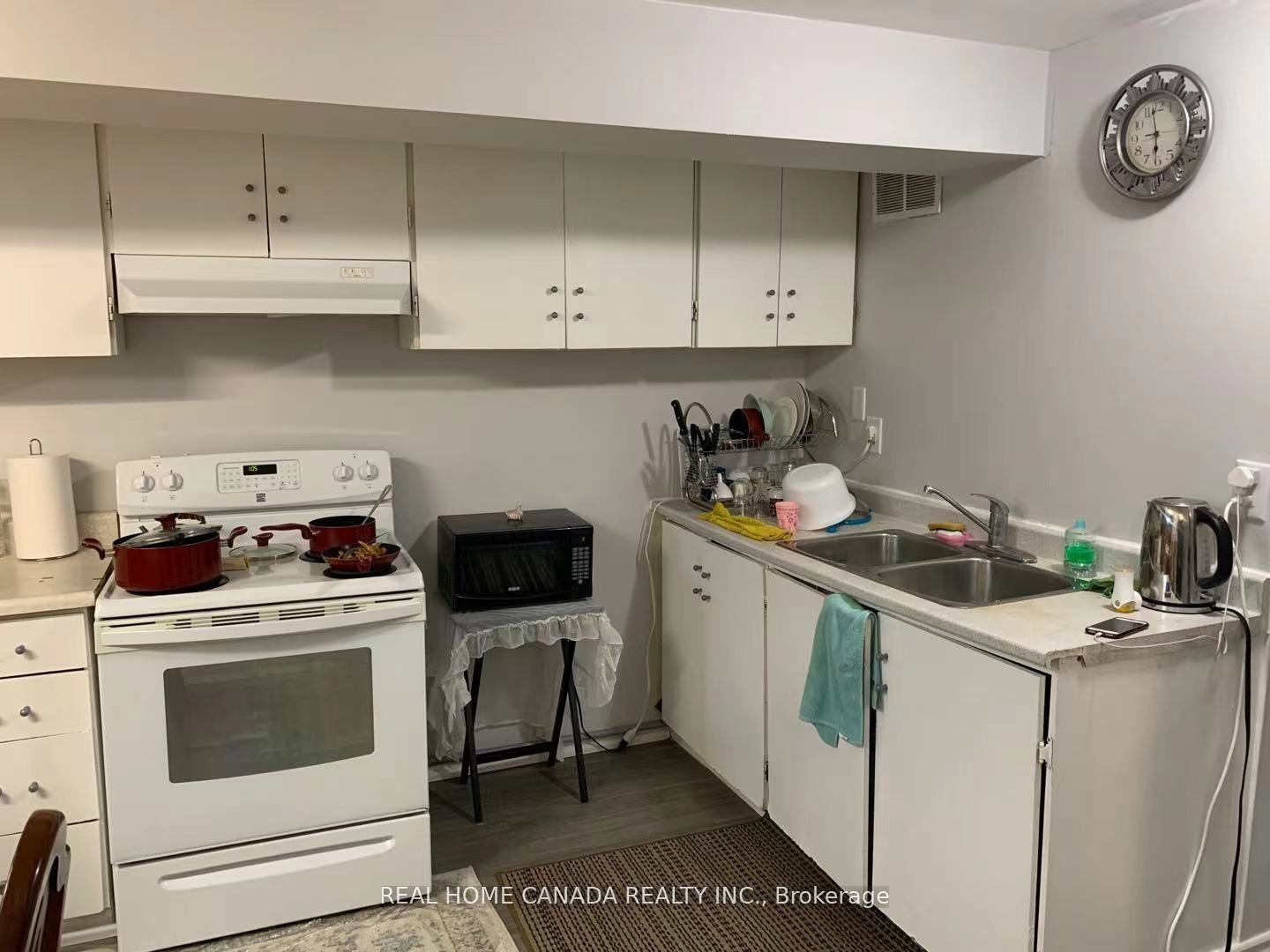 871 Consort Crescent (Basement)