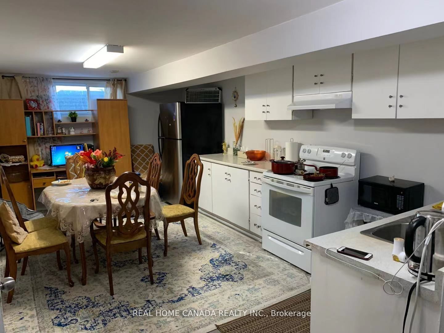 871 Consort Crescent (Basement)