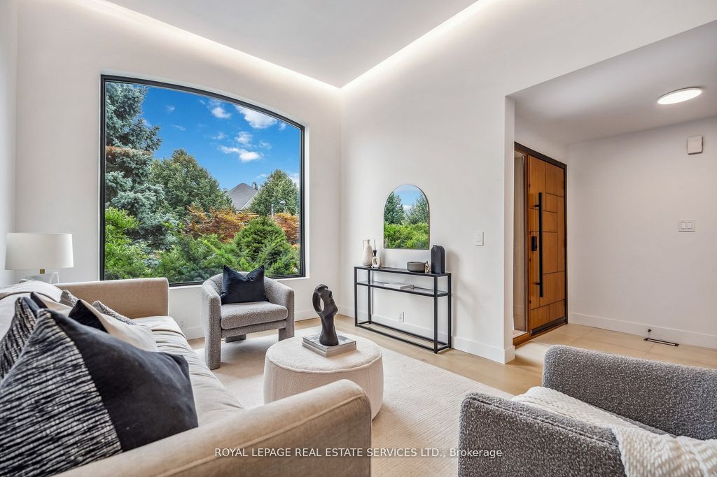 Photo of 1657 Glenvista Drive, Oakville, ON L6H 6K6 (MLS # W12450713)