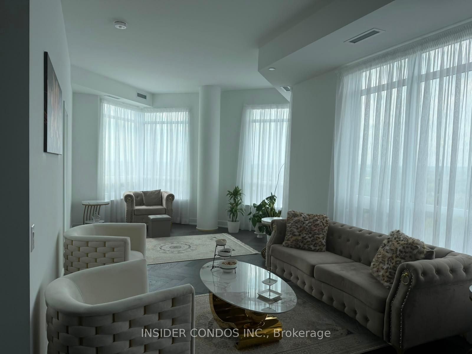 8888 Yonge Street 1402