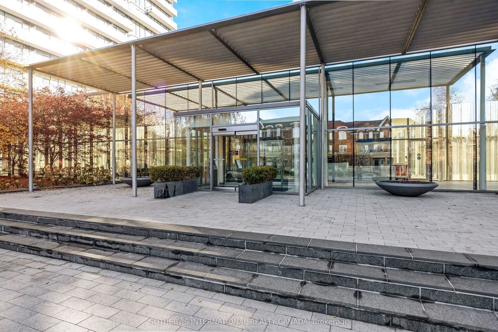 Photo of 105 The Queensway Avenue #1601, Toronto, ON M6S 5B5 (MLS # W12566726)