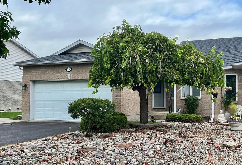 Photo of 721 Millwood Drive, Kingston, ON K7M 8Z2 (MLS # X13867992)