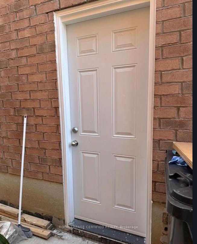 3881 Skyview Street S