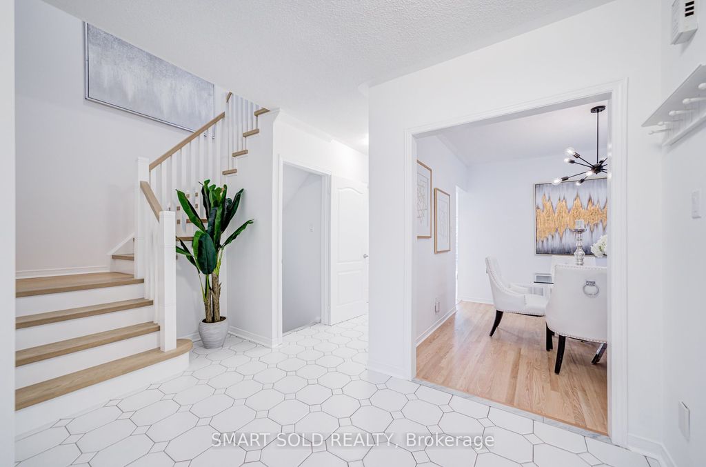 Photo of 123 Thornway Avenue, Vaughan, ON L4J 7Z3 (MLS # N13120178)