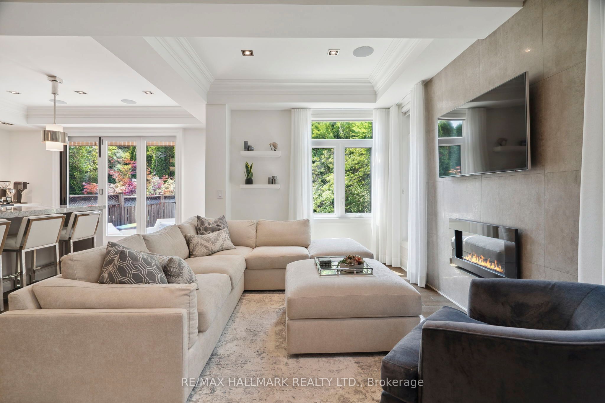 2092 PINEVALLEY Crescent