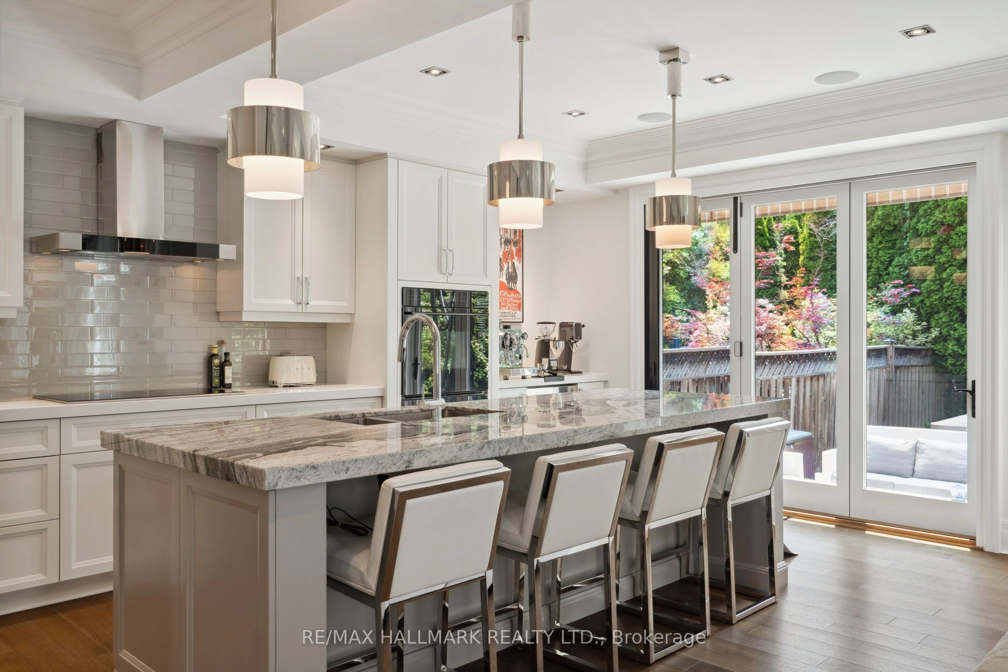 2092 PINEVALLEY Crescent