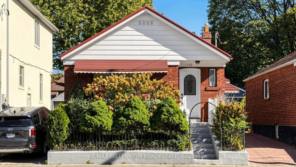 Photo of 1159 Woodbine Avenue, Toronto, ON M4C 4C6 (MLS # E14101464)