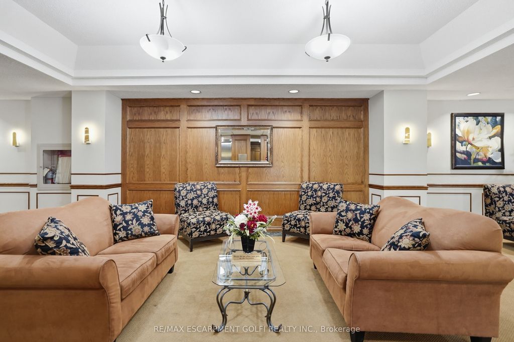 Photo of 7 Gale Crescent #B3, St. Catharines, ON L2M 7M8 (MLS # X13538738)