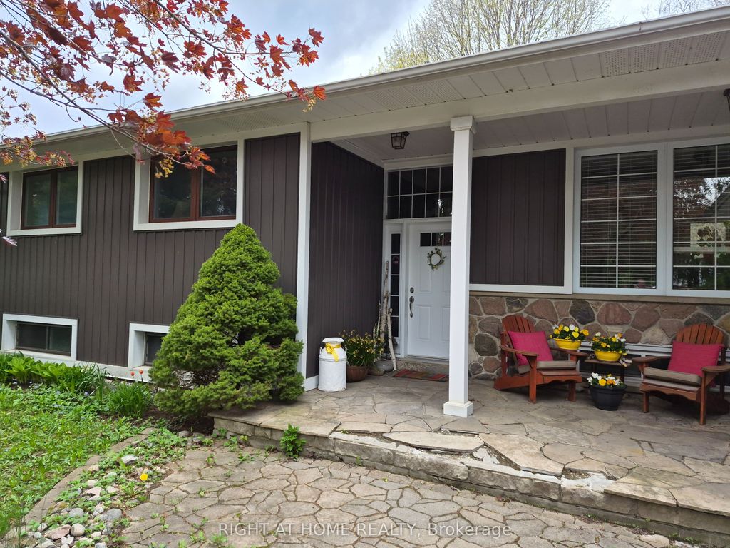 Photo of 18 Gallacher Avenue, Richmond Hill, ON L4E 2Y2 (MLS # N13139248)