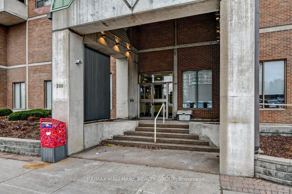 Photo of 200 Lafontaine Avenue #506, Vanier and Kingsview Park, ON K1L 8K8 (MLS # X12860976)