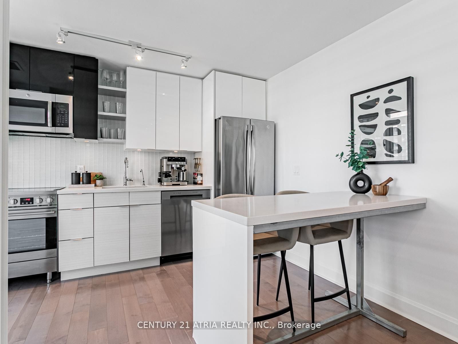 33 Shore Breeze Drive 3208
