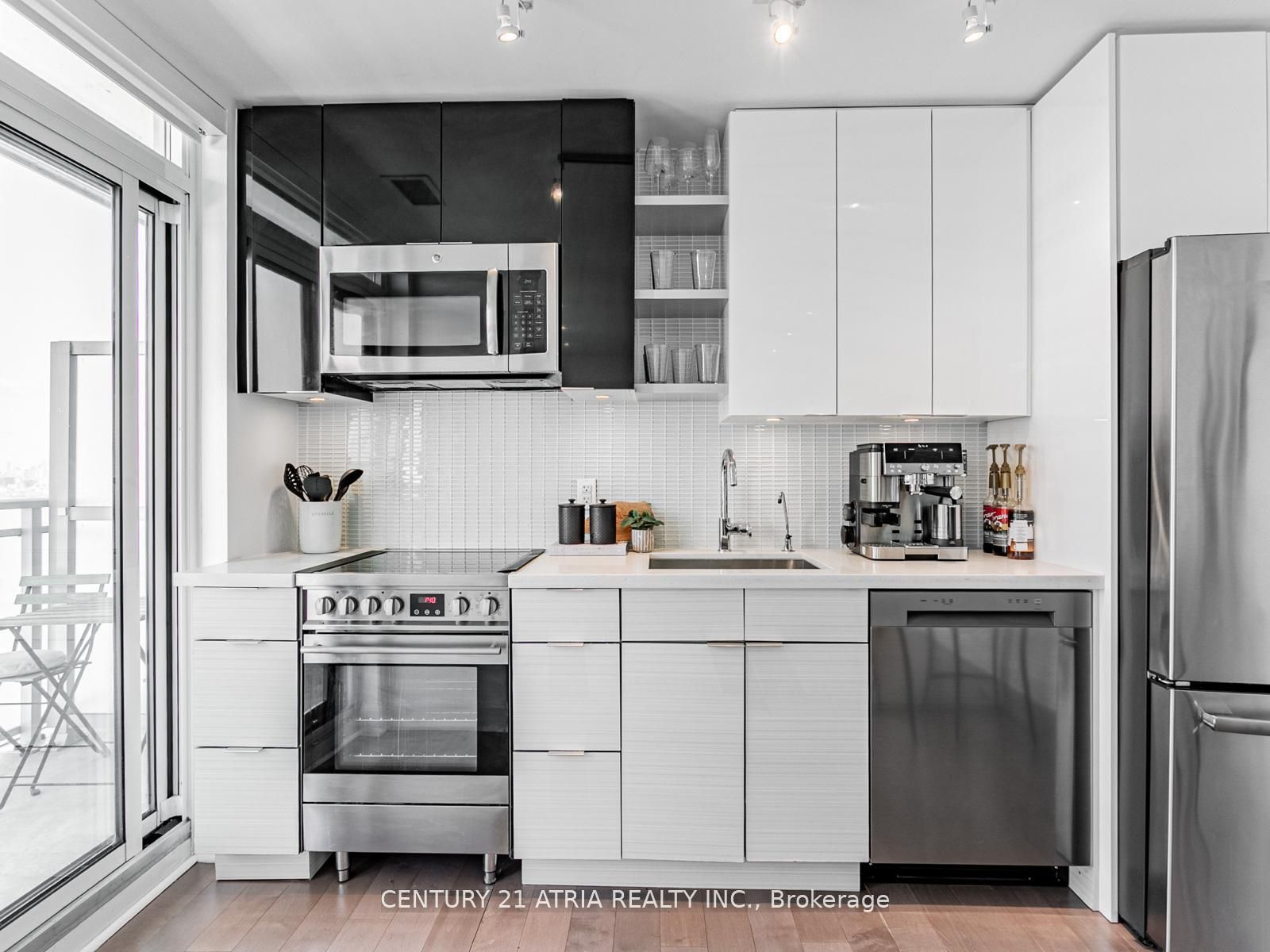 33 Shore Breeze Drive 3208