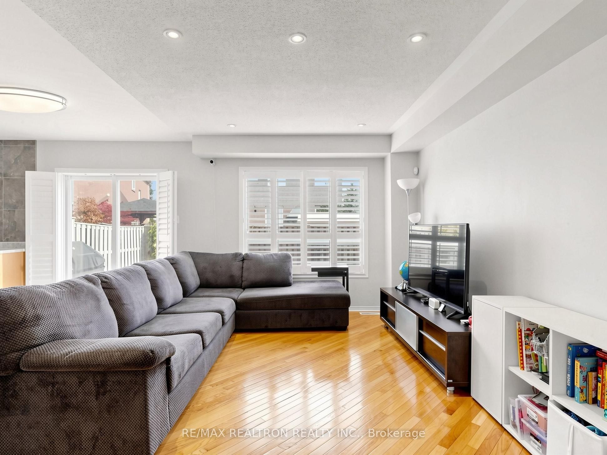 13 Stotts Crescent