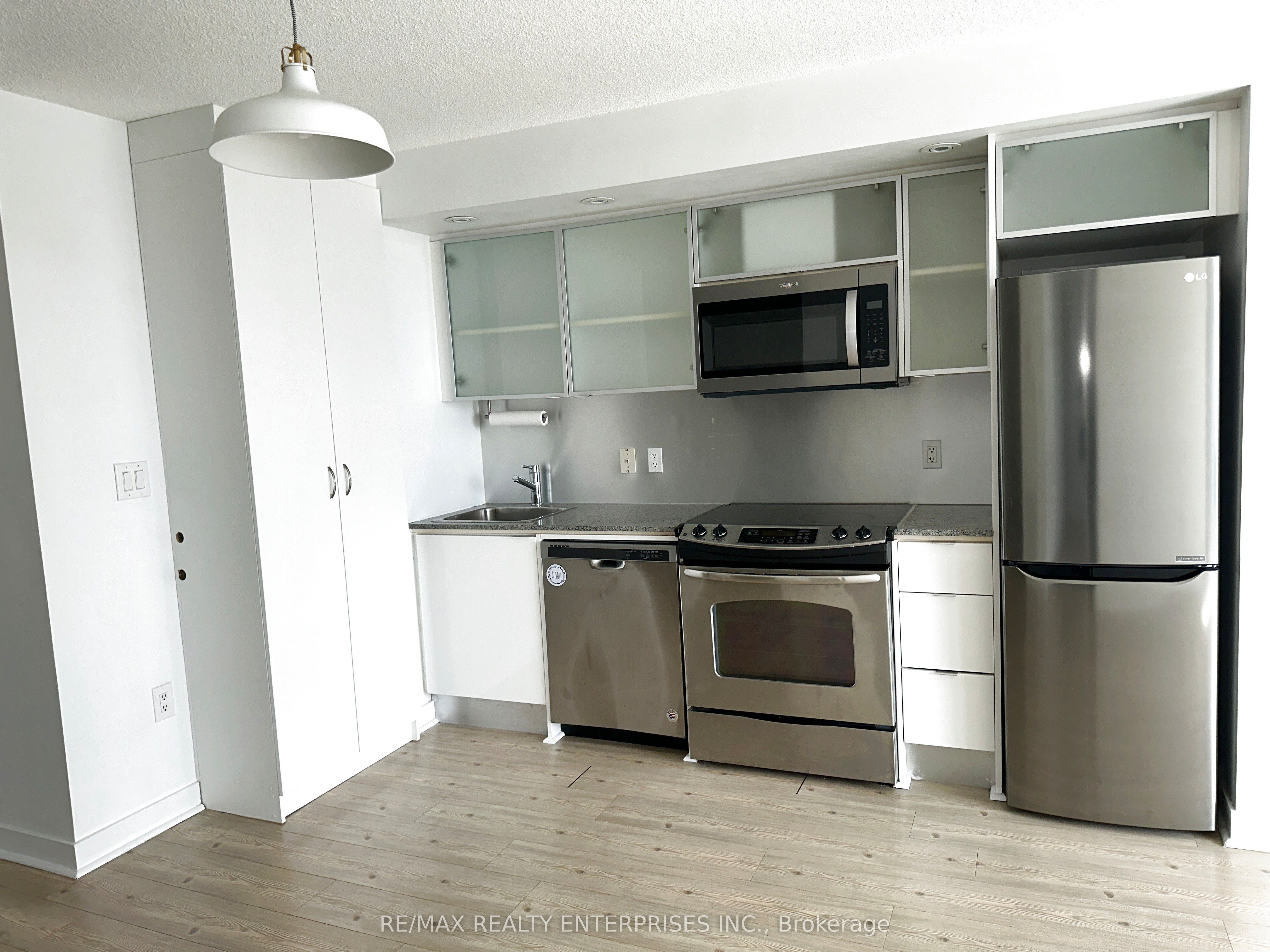 25 Telegram Mews 2507