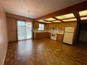 13820 Dixie Road W Upper Level