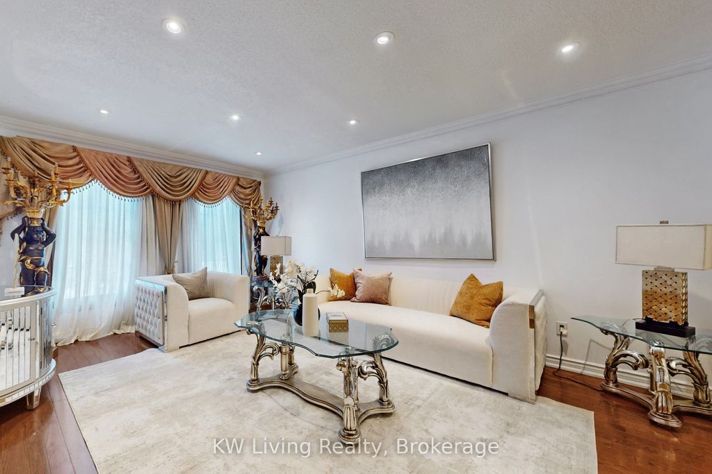 Photo of 188 Strathearn Avenue, Richmond Hill, ON L4B 2S6 (MLS # N12841112)