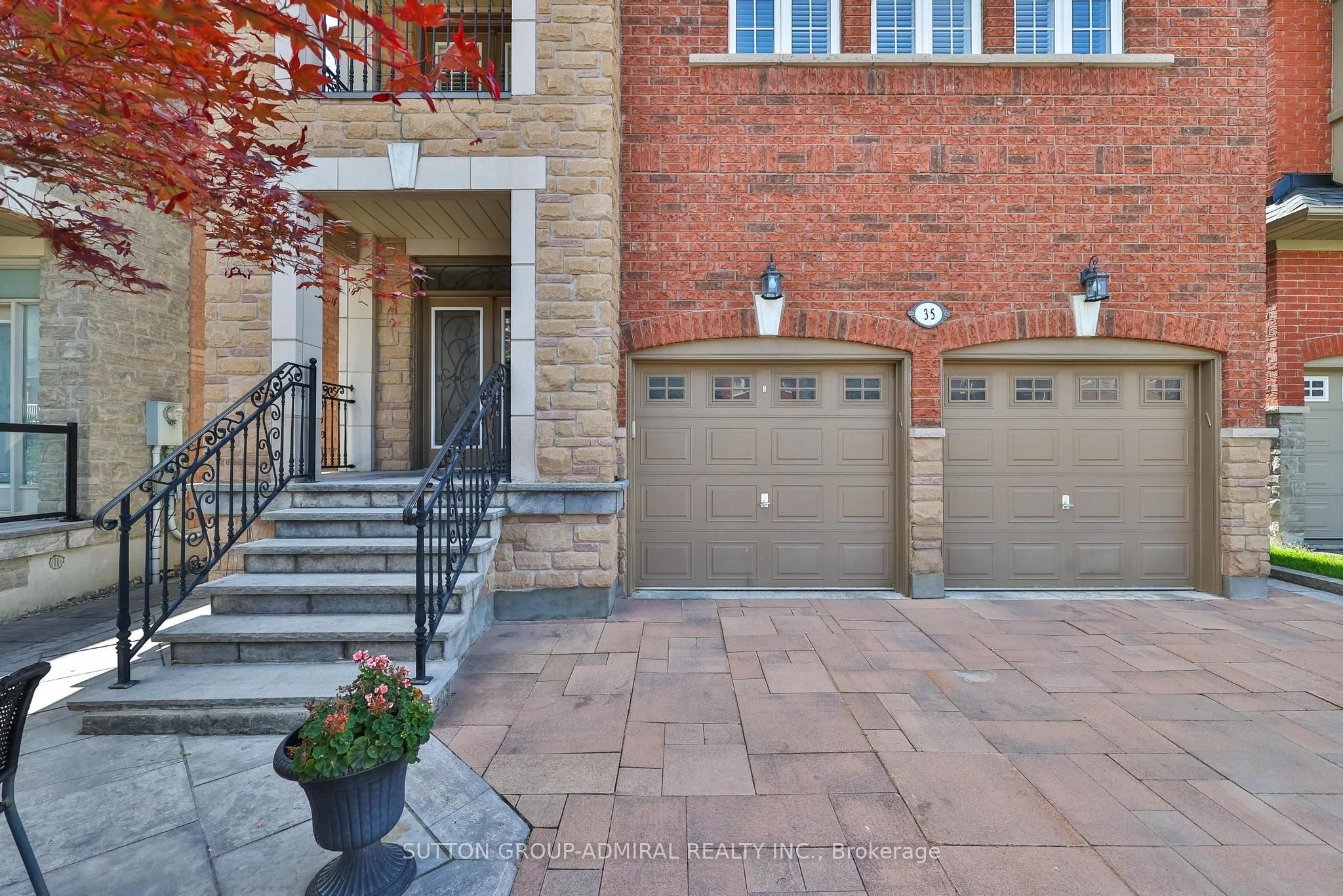 35 Strauss Road