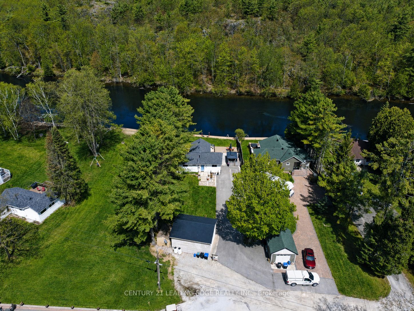 2996 Moynes Road