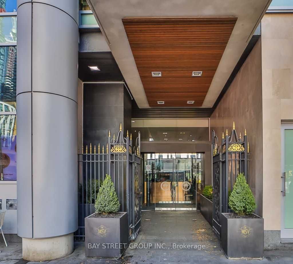 375 King Street W 403
