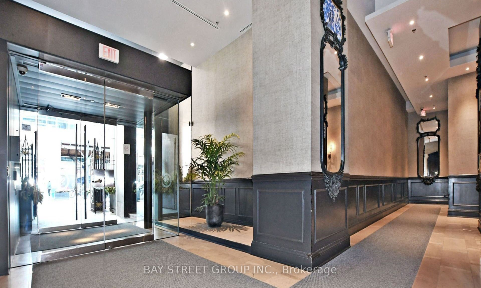 375 King Street W 403
