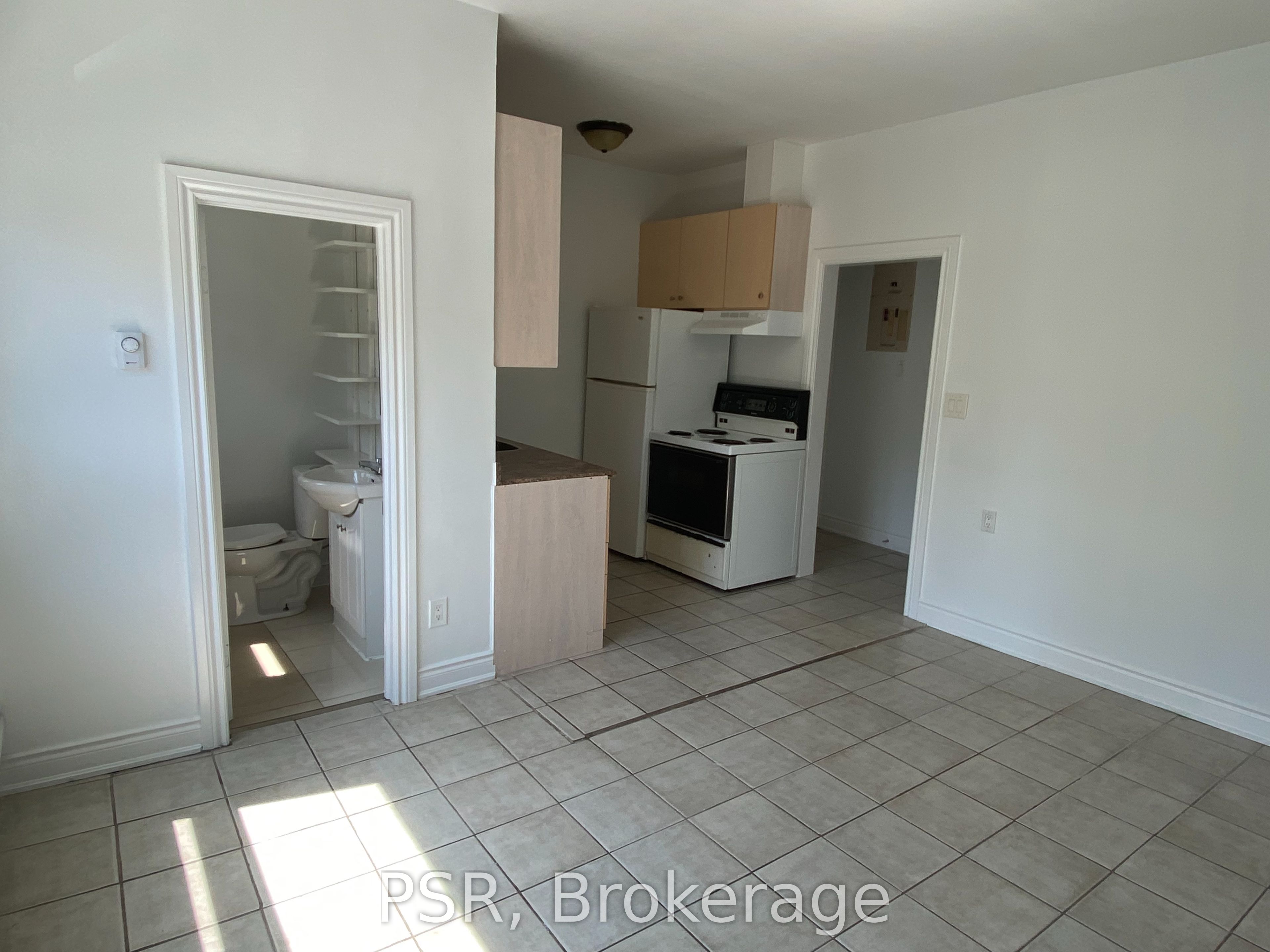 3110 Lake Shore Boulevard W 2