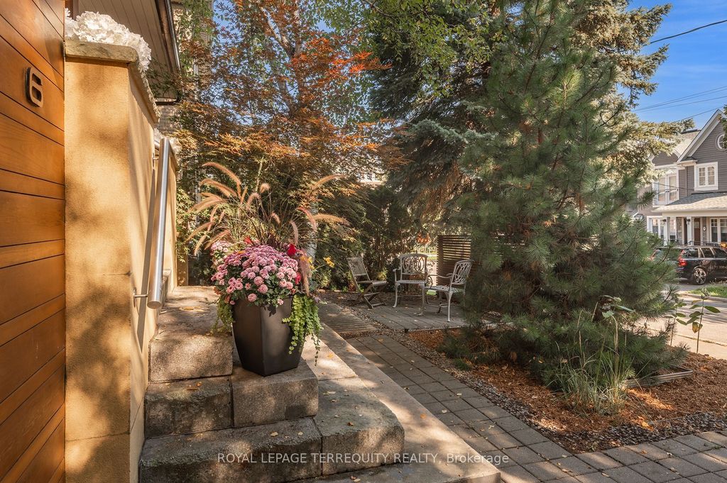 Photo of 6 Earlington Avenue, Toronto, ON M8X 2N5 (MLS # W13017402)