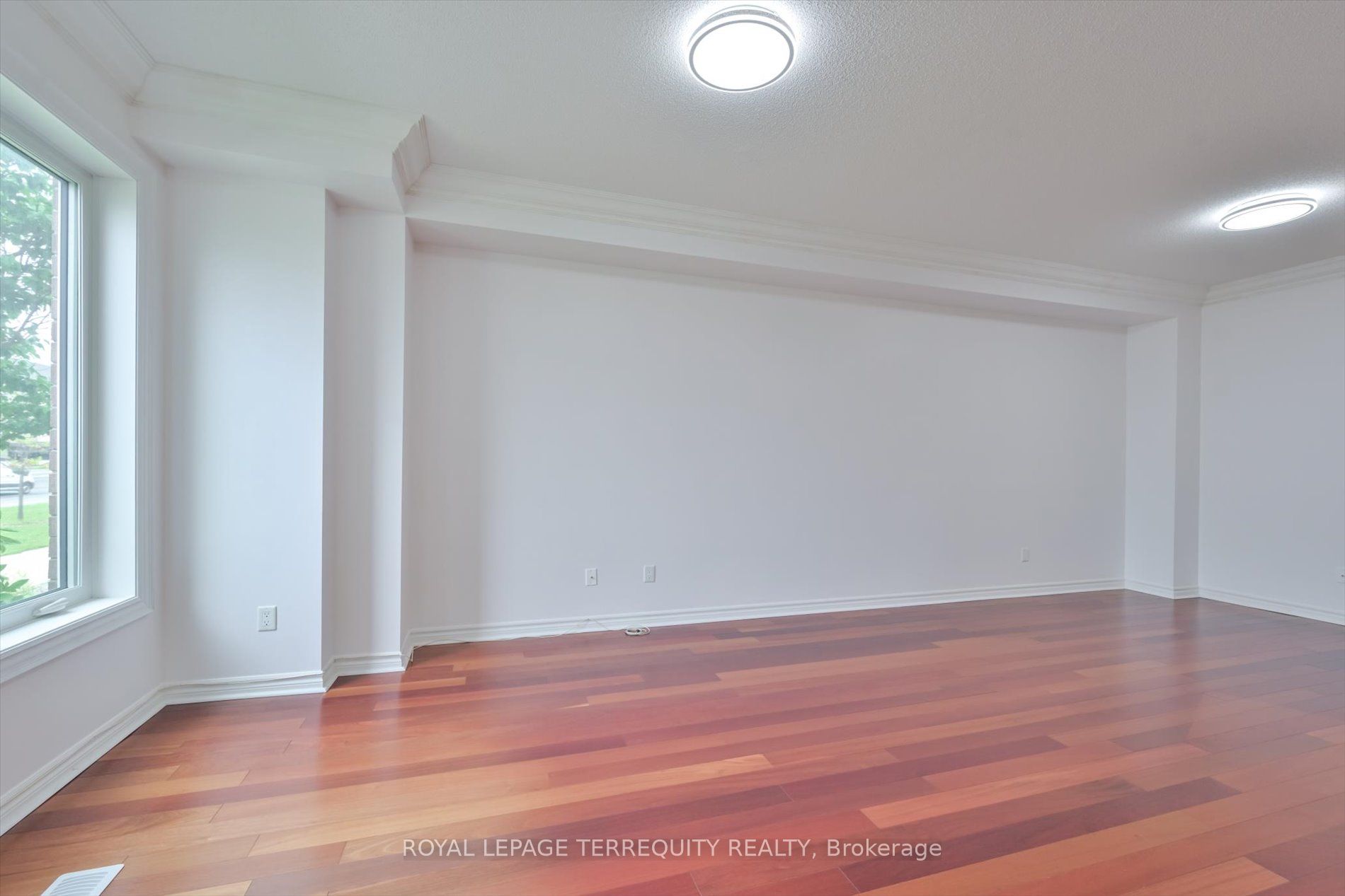 10461 Woodbine Avenue