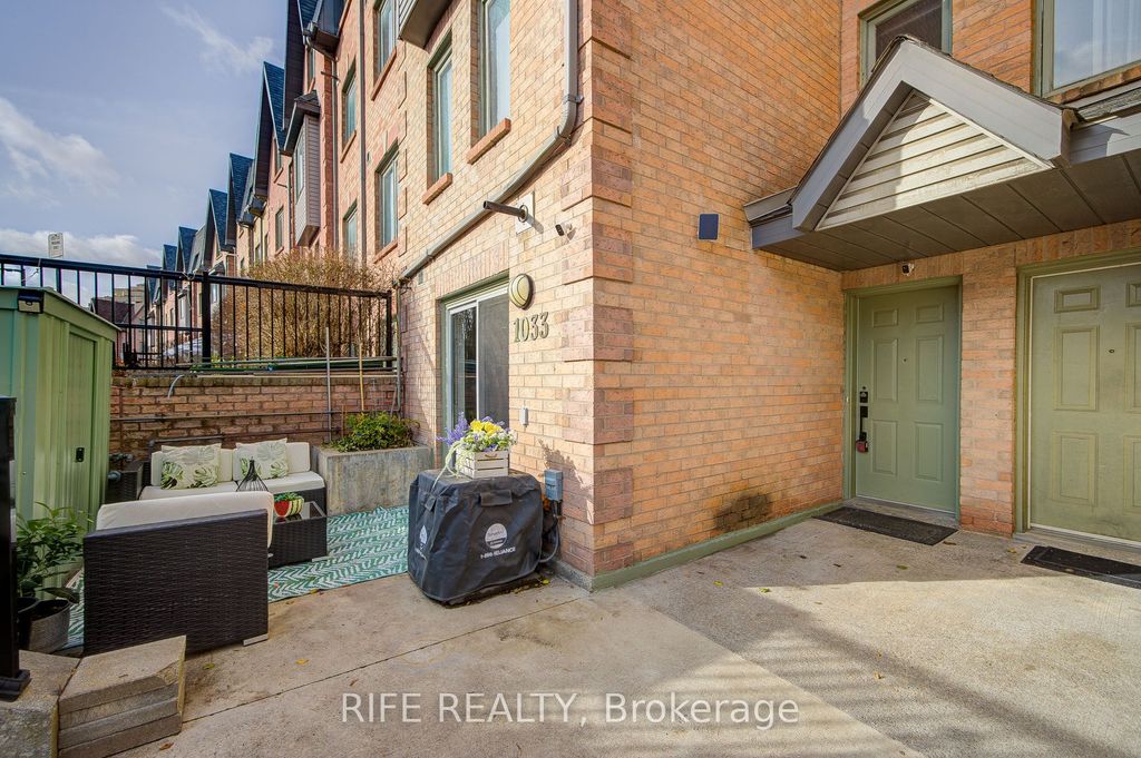 Photo of 75 Weldrick Road E #1033, Richmond Hill, ON L4C 0H9 (MLS # N12587282)