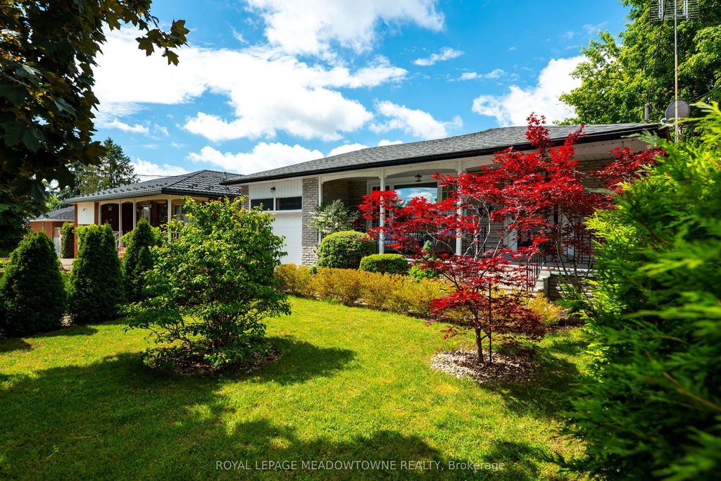 Photo of 28 Algoma Drive, Guelph, ON N1E 1C7 (MLS # X13471434)