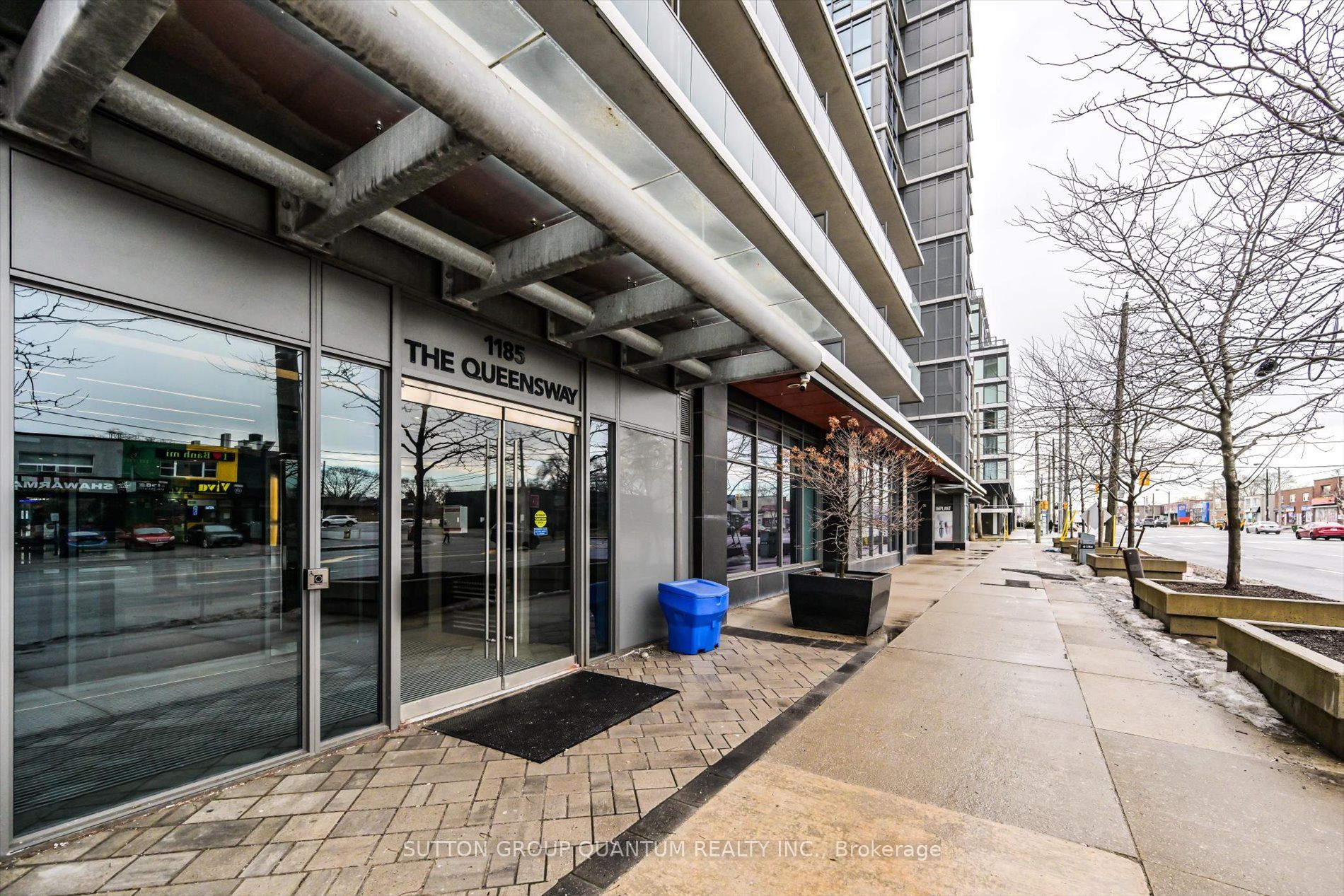 1185 The Queensway N/A 902