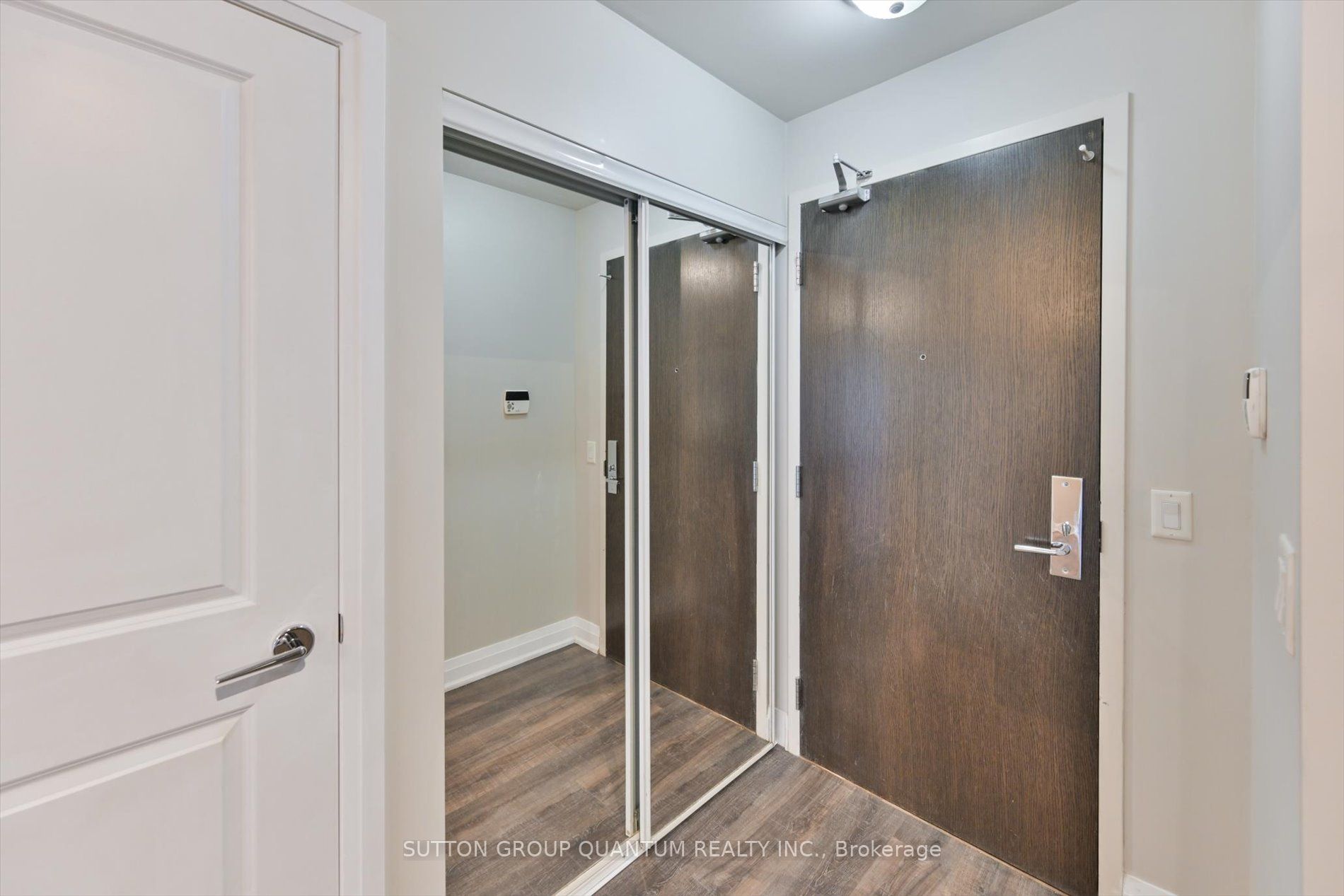 1185 The Queensway N/A 902