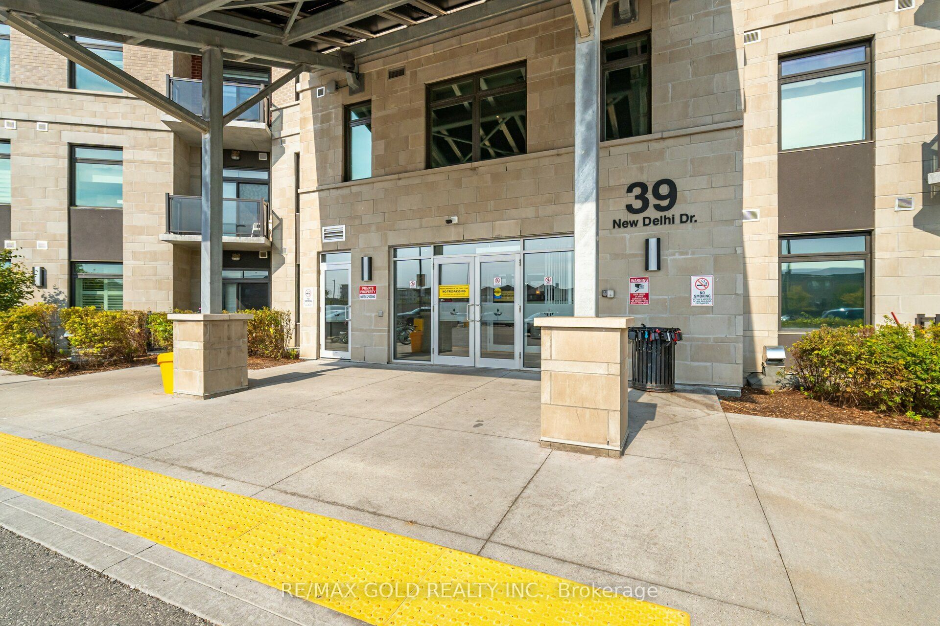 39 New Delhi Drive 209