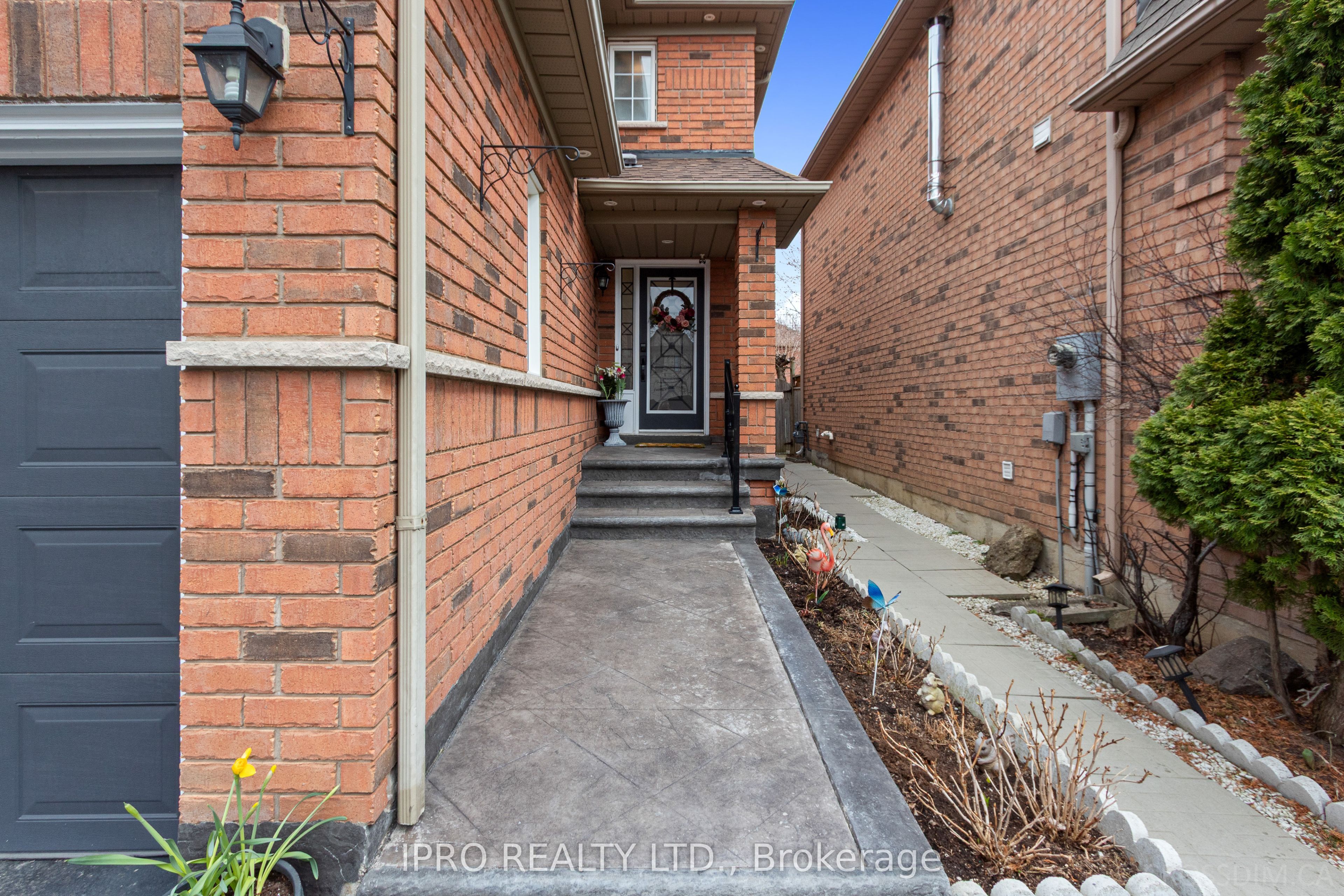 3814 Ridgepoint Way