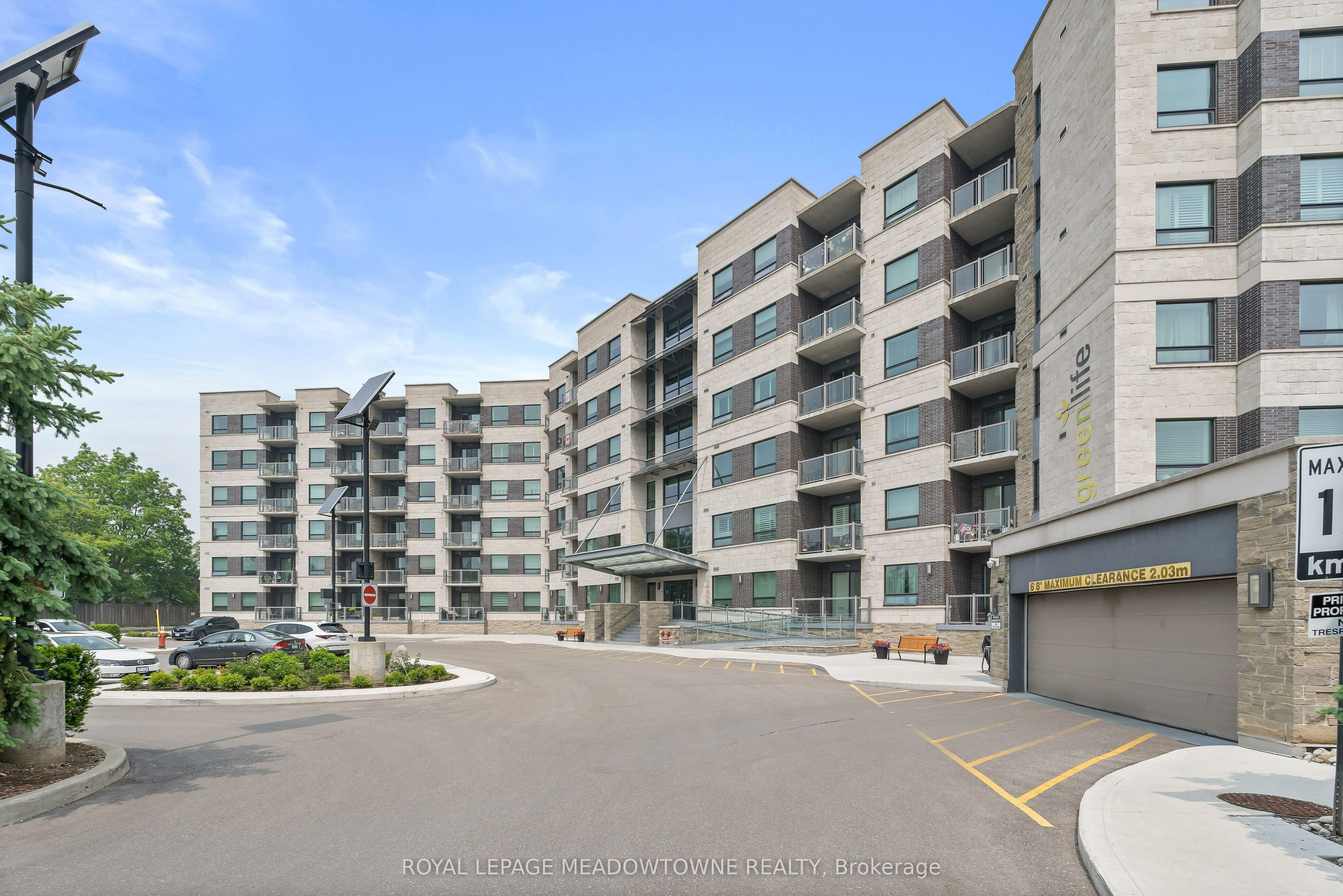 383 Main Street E 405
