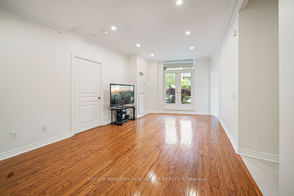 9 Boardwalk Drive 111