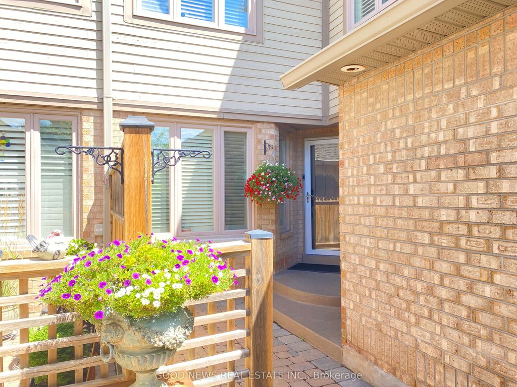 Photo of 1725 The Chase #31, Mississauga, ON L5M 4N3 (MLS # W13055936)