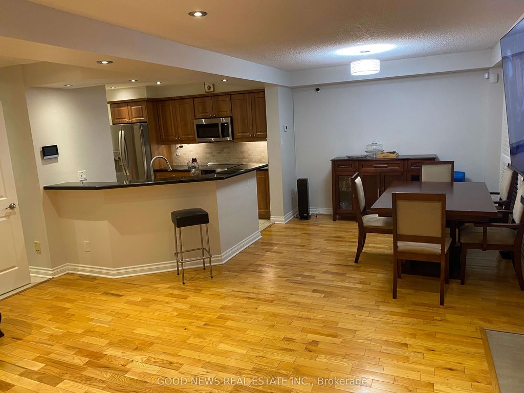 Photo of 1725 The Chase #31, Mississauga, ON L5M 4N3 (MLS # W13055936)