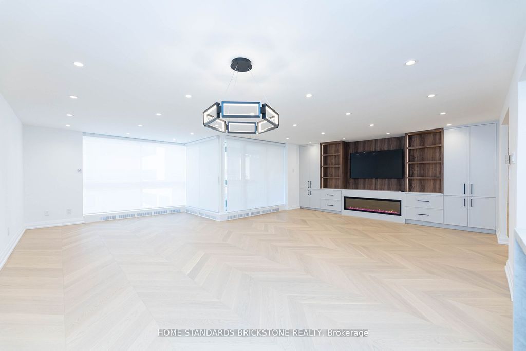 Photo of 61 St Clair Avenue W #805, Toronto, ON M4V 2Y8 (MLS # C12301157)