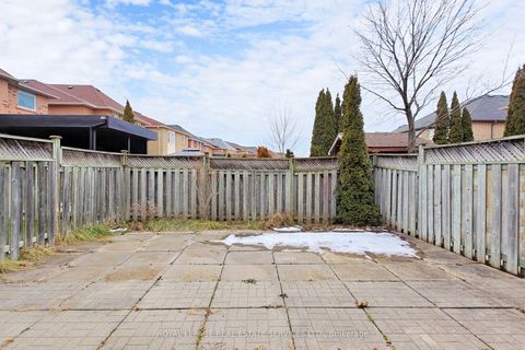 908 Stonebridge Avenue Mississauga ON L5V 2L5
