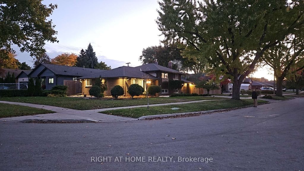 Photo of 27 Shipley Road, Toronto, ON M9R 3H7 (MLS # W12489558)