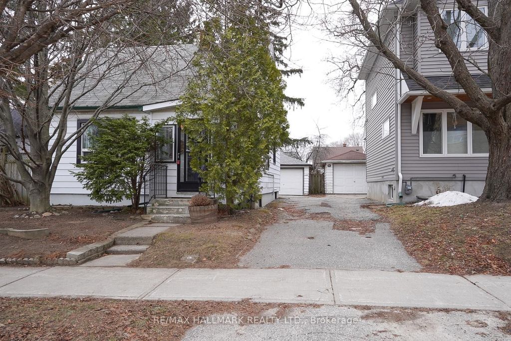 Photo of 6 Warvet Crescent, Toronto, ON M4B 1P3 (MLS # E12885998)