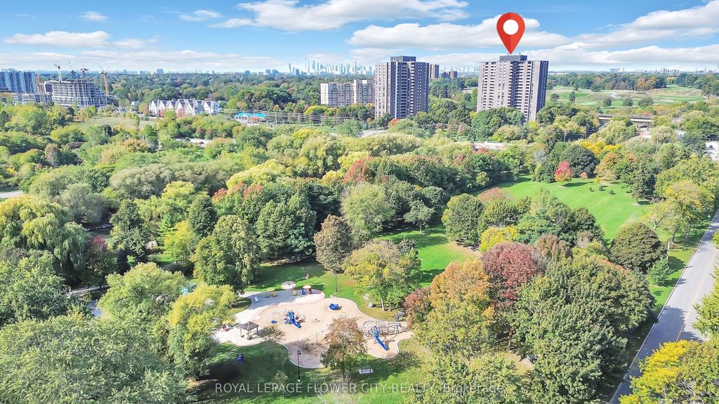 Photo of 1535 Lakeshore Road E #305, Mississauga, ON L5E 3E2 (MLS # W13092740)