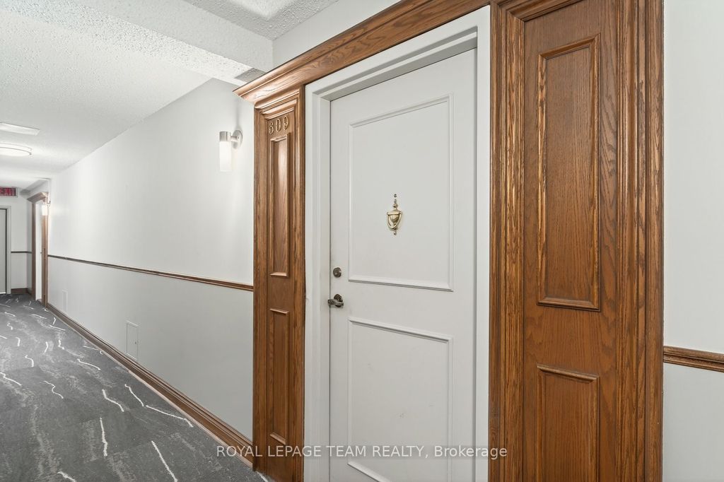 Photo of 530 Laurier Avenue W #809, Ottawa Centre, ON K1R 7T1 (MLS # X12735158)