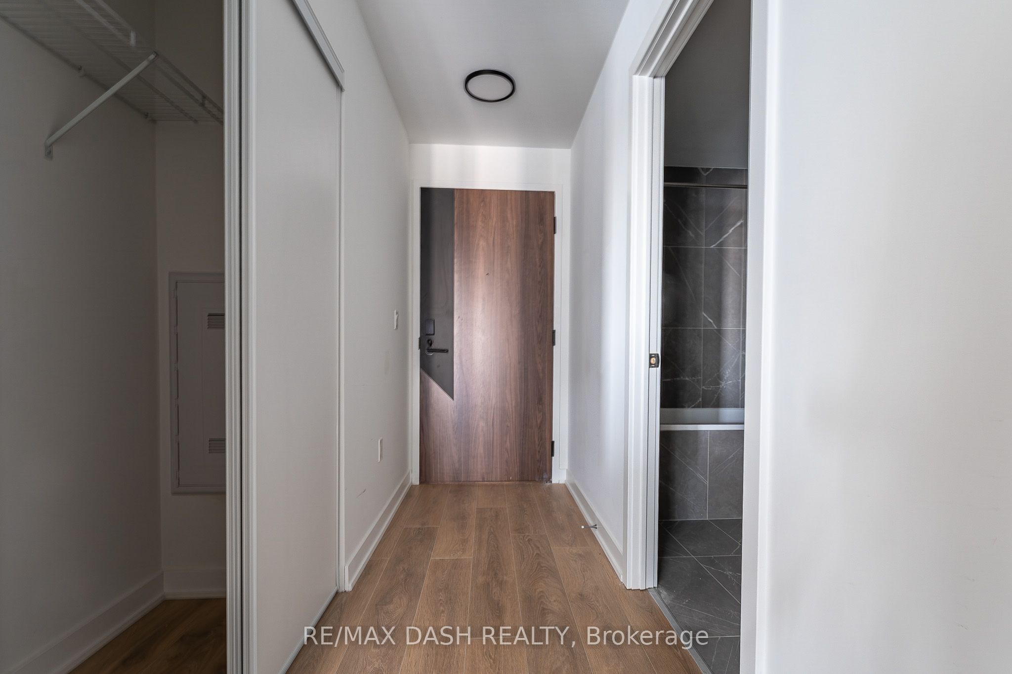 1037 THE QUEENSWAY Avenue 422