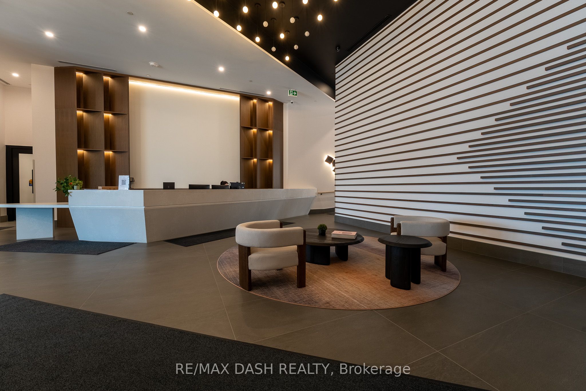 1037 THE QUEENSWAY Avenue 422